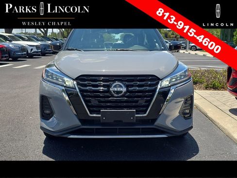 Used 2023 Nissan Kicks SR w/ SR Premium Package FWD image 2