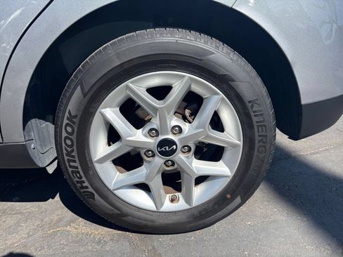 Used 2025 Kia Soul LX w/ LX Technology Package FWD image 28