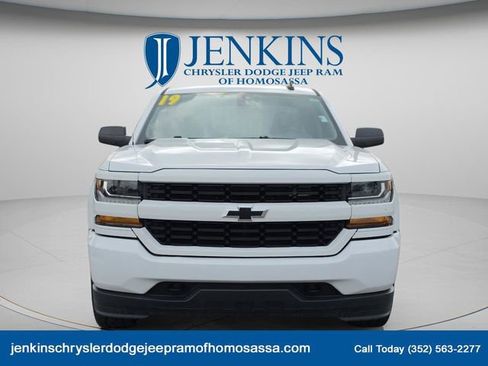 Used 2018 Chevrolet Silverado 1500 Custom w/ Custom Value Package RWD image 12