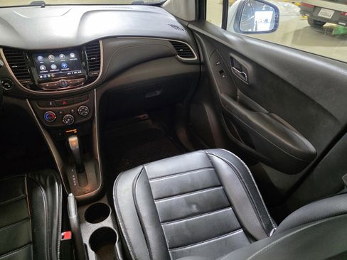 Used 2019 Chevrolet Trax LT w/ LT Convenience Package image 12