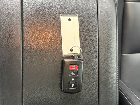 Used 2017 Toyota Highlander SE AWD/4WD image 33