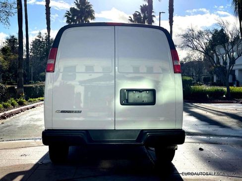 Used 2017 Chevrolet Express 2500 image 6