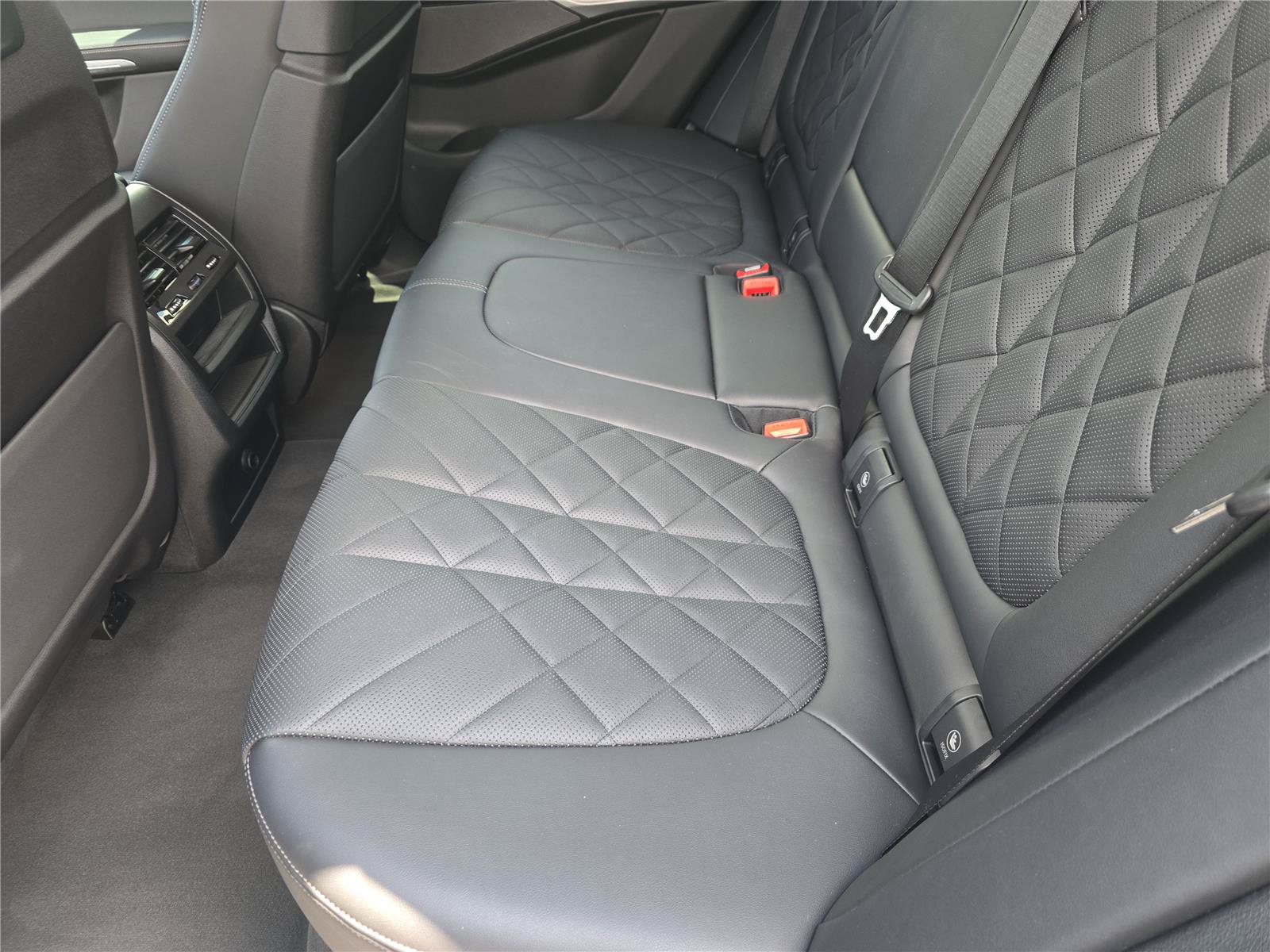 Used 2023 BMW X5 sDrive40i w/ M Sport Package RWD image 14