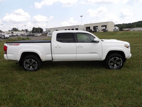 Used 2017 Toyota Tacoma 4x4 Double Cab image 6