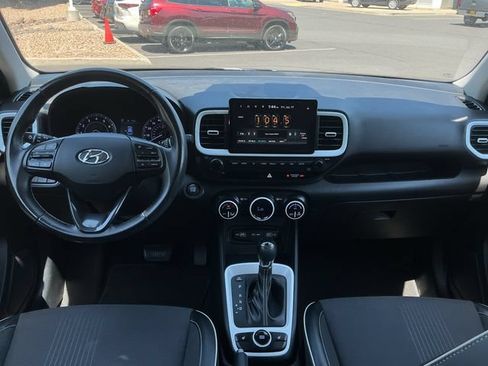 Used 2022 Hyundai Venue Limited FWD image 21
