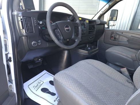 Used 2015 GMC Savana 3500 image 16