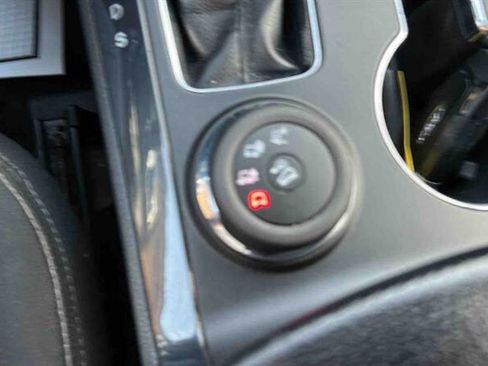 Used 2018 Ford Explorer XLT image 27