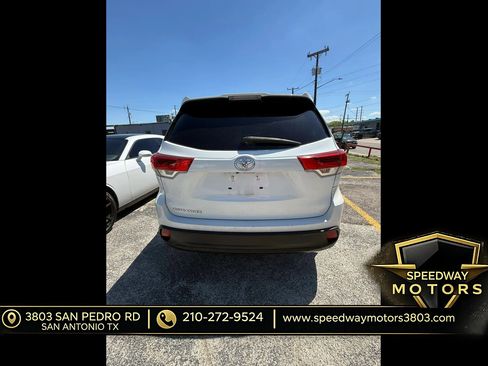 Used 2019 Toyota Highlander LE FWD image 4