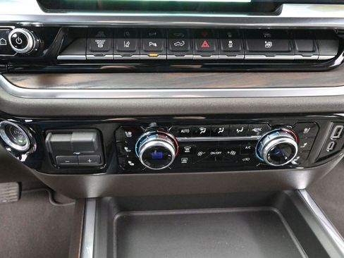 Used 2025 GMC Sierra 2500 SLT w/ SLT Premium Package image 26