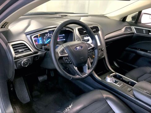 Used 2017 Ford Fusion SE w/ Equipment Group 201A image 17