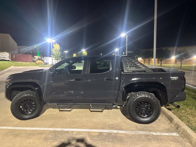 Used 2025 Toyota Tacoma TRD Sport w/ TRD Sport Upgrade Package AWD/4WD image 5