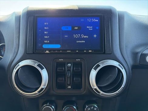 Used 2014 Jeep Wrangler Unlimited Sahara w/ Connectivity Group AWD/4WD image 21