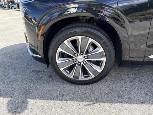 Used 2026 Cadillac Vistiq Luxury image 9