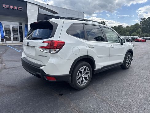 Used 2023 Subaru Forester Premium AWD/4WD image 3