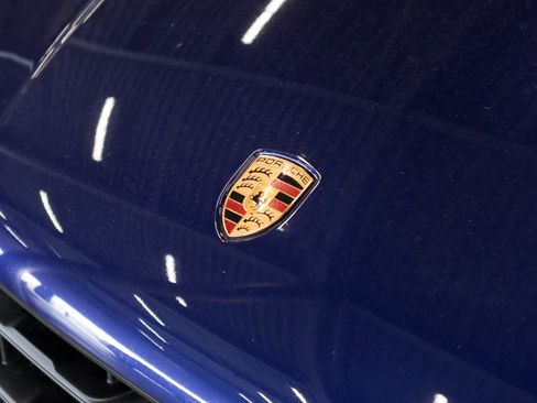 Certified 2025 Porsche Macan T image 29