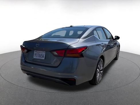 Used 2025 Nissan Altima 2.5 SV FWD image 15