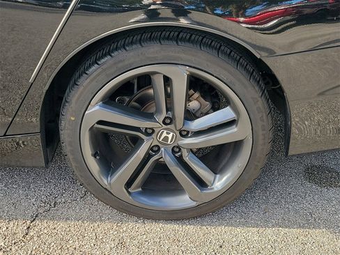 Used 2018 Honda Accord Sport image 5