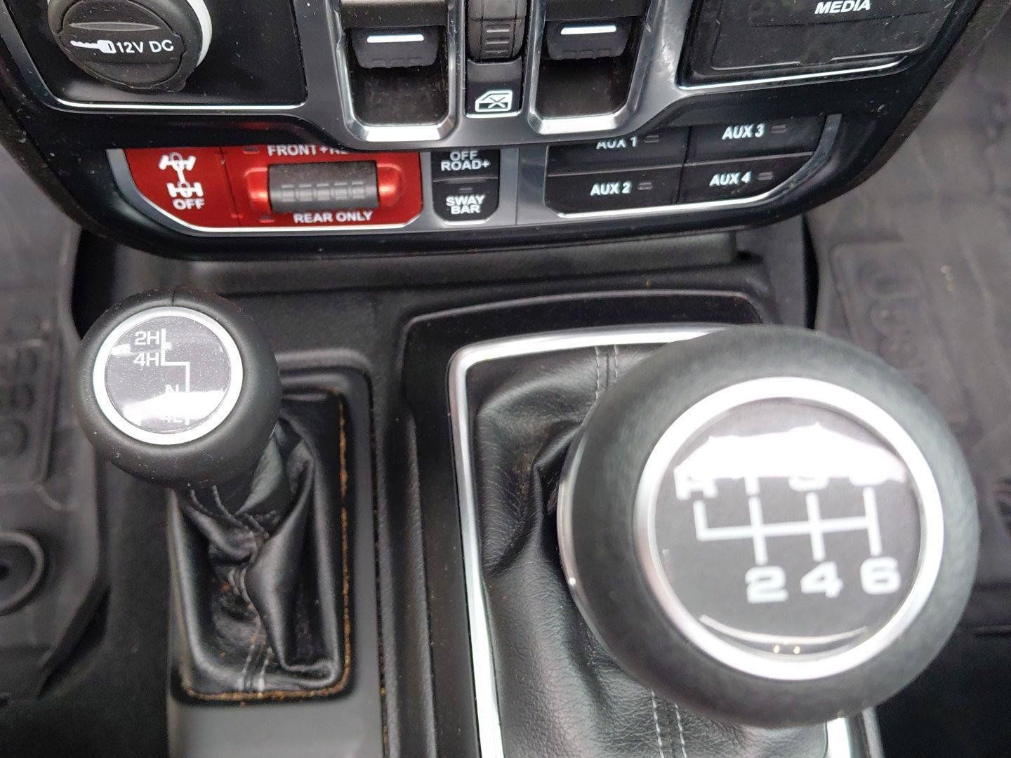 Used 2024 Jeep Wrangler Unlimited Rubicon w/ Technology Group AWD/4WD image 32