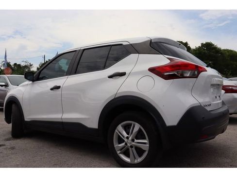 Used 2020 Nissan Kicks S image 4