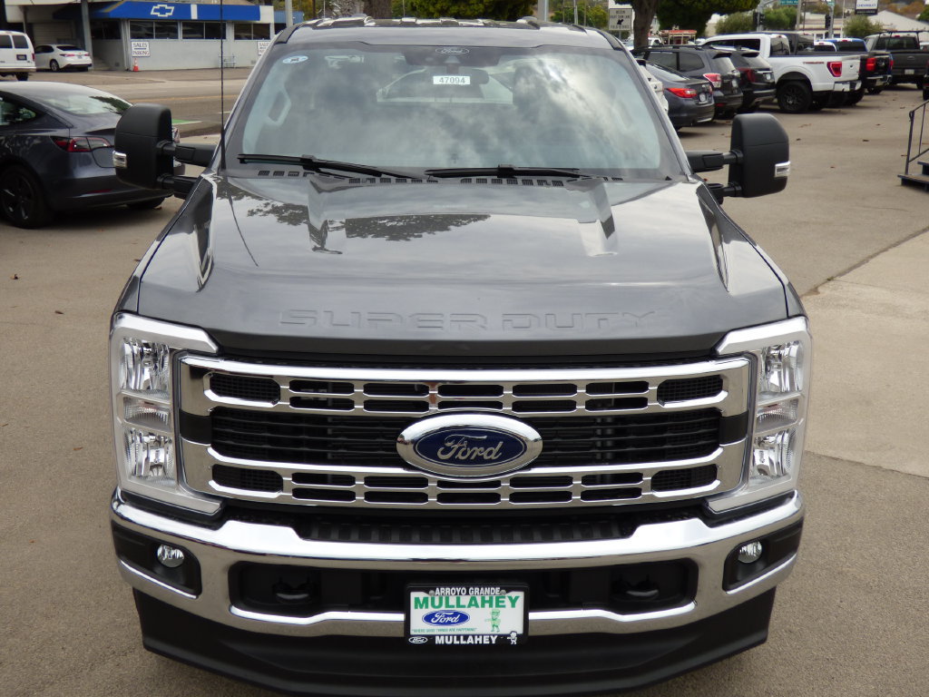 New 2026 Ford F350 XLT w/ FX4 Off-Road Package AWD/4WD image 3