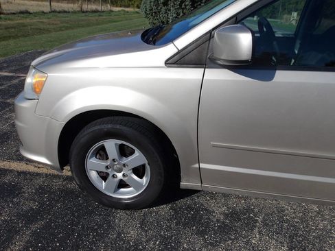 Used 2012 Dodge Grand Caravan SXT image 30