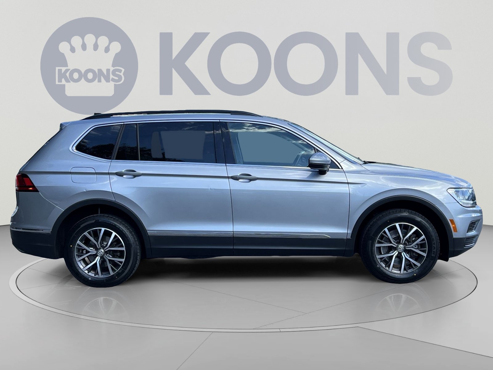 Used 2020 Volkswagen Tiguan SE w/ Panoramic Sunroof Package AWD/4WD image 12