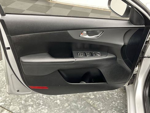 Used 2019 Kia Forte LXS FWD image 5