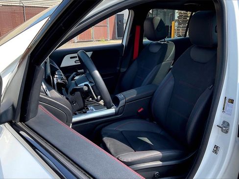 Used 2025 Mercedes-Benz GLA 35 AMG 4MATIC image 17