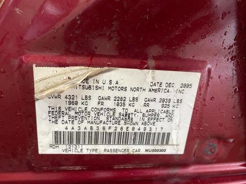 Used 2006 Mitsubishi Galant SE image 40