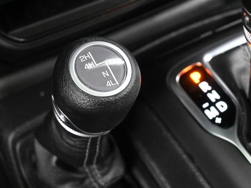 Used 2025 Jeep Wrangler Sport image 23