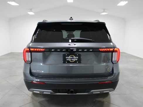 New 2026 Ford Explorer Active RWD image 7
