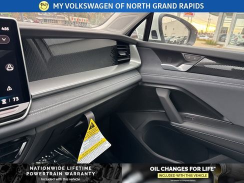 New 2025 Volkswagen Tiguan SE image 25