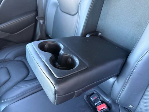 Used 2019 Jeep Cherokee Limited image 27