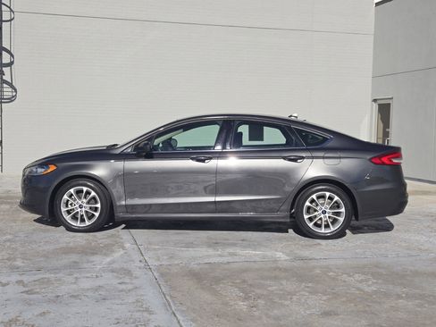 Used 2020 Ford Fusion SE image 5