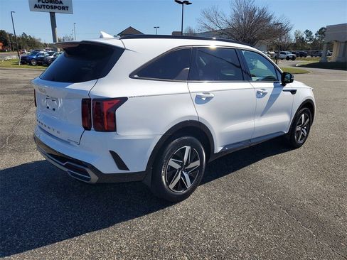 Used 2022 Kia Sorento S w/ Panoramic Sunroof Package image 4