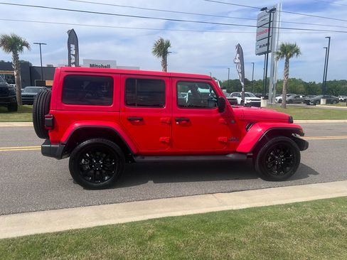 Used 2025 Jeep Wrangler Sahara image 3