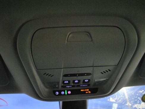 Used 2024 Buick Enclave Avenir w/ Avenir Technology Package image 28