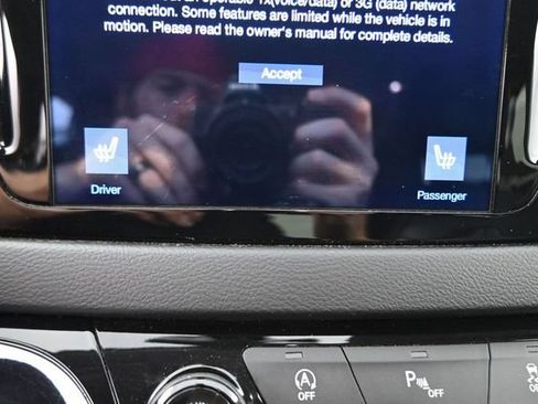 Used 2017 Chrysler Pacifica Touring-L FWD image 29