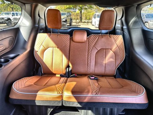 New 2026 Chrysler Pacifica Pinnacle image 26