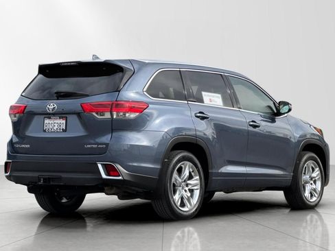 Used 2018 Toyota Highlander Limited image 4