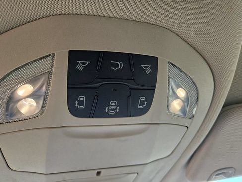 Used 2024 Chrysler Pacifica Touring-L FWD image 41