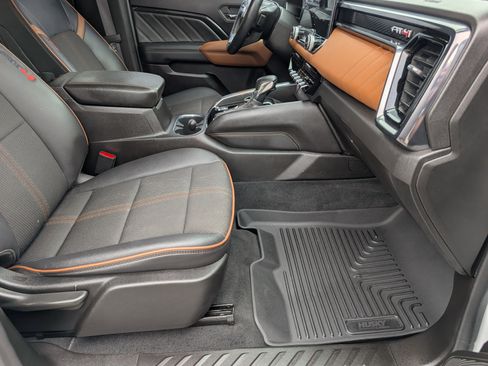 Used 2024 GMC Canyon AT4 image 25