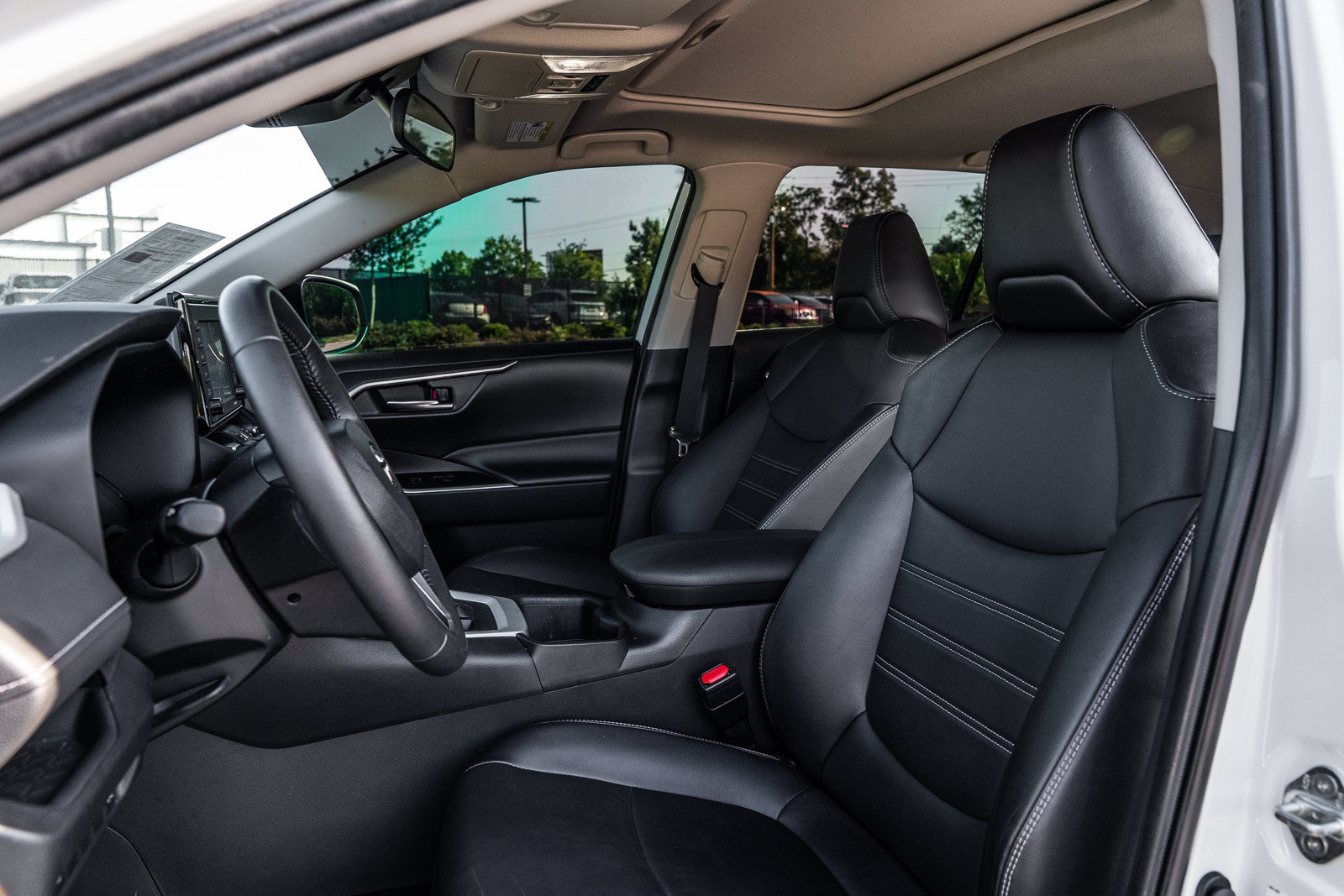 Used 2022 Toyota RAV4 XLE Premium FWD image 19