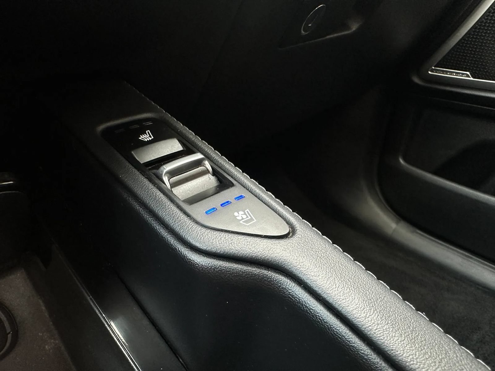 Used 2022 Kia Telluride EX FWD image 26