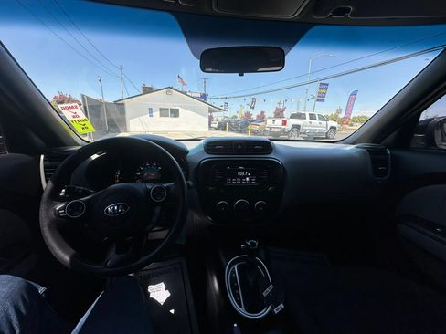 Used 2018 Kia Soul FWD image 18
