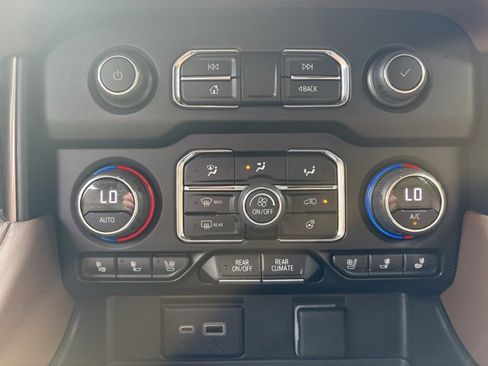 Certified 2023 Chevrolet Tahoe High Country w/ Advanced Technology Package image 28