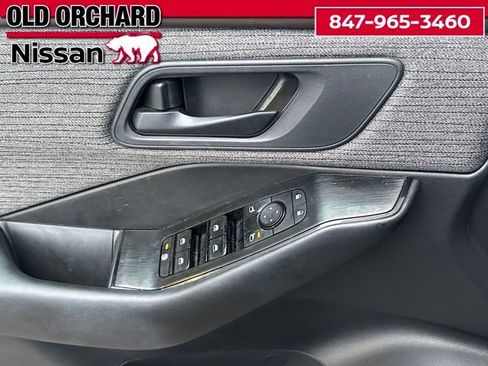 Used 2023 Nissan Rogue S AWD/4WD image 9