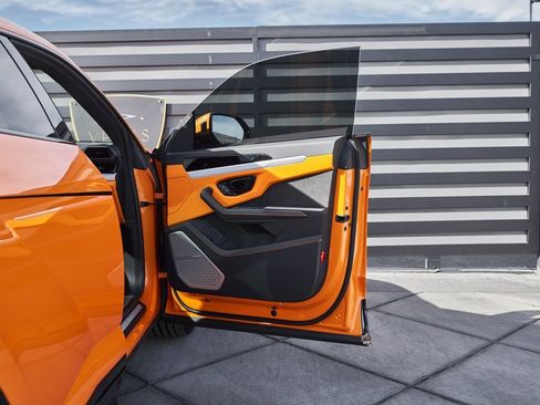 Used 2025 Lamborghini Urus SE image 20