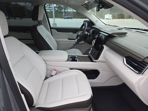 Used 2024 GMC Acadia Denali image 10