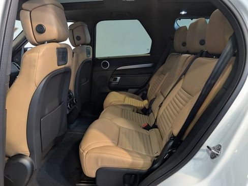 Used 2025 Land Rover Discovery Dynamic SE AWD/4WD image 25